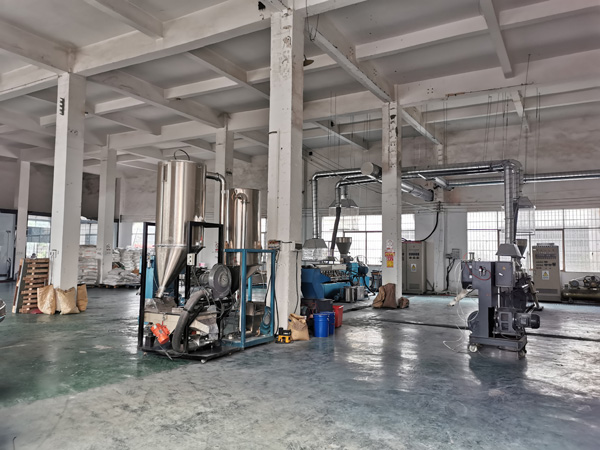 �M��ɫ����ɫ